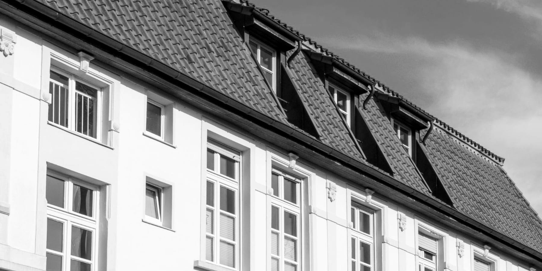 Fassade eines Mehrfamilienhauses